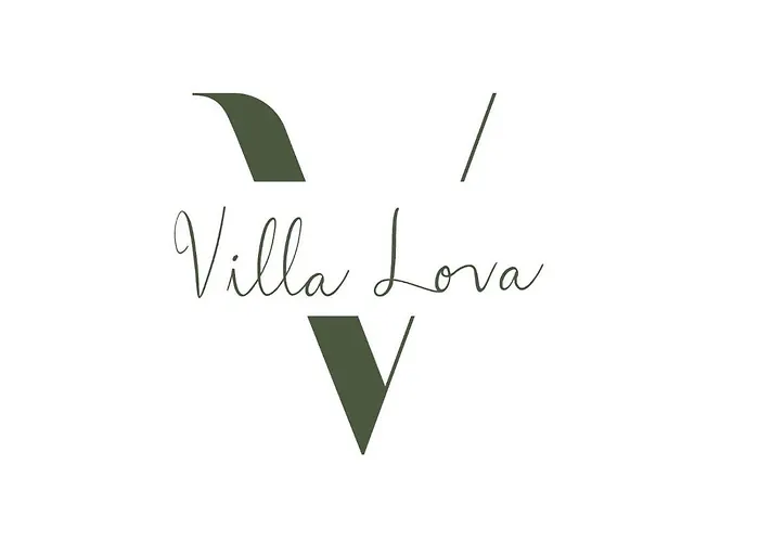 Lova Sambirenteng Villa *