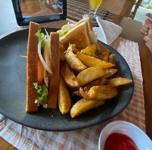 Lova Sambirenteng Villa
